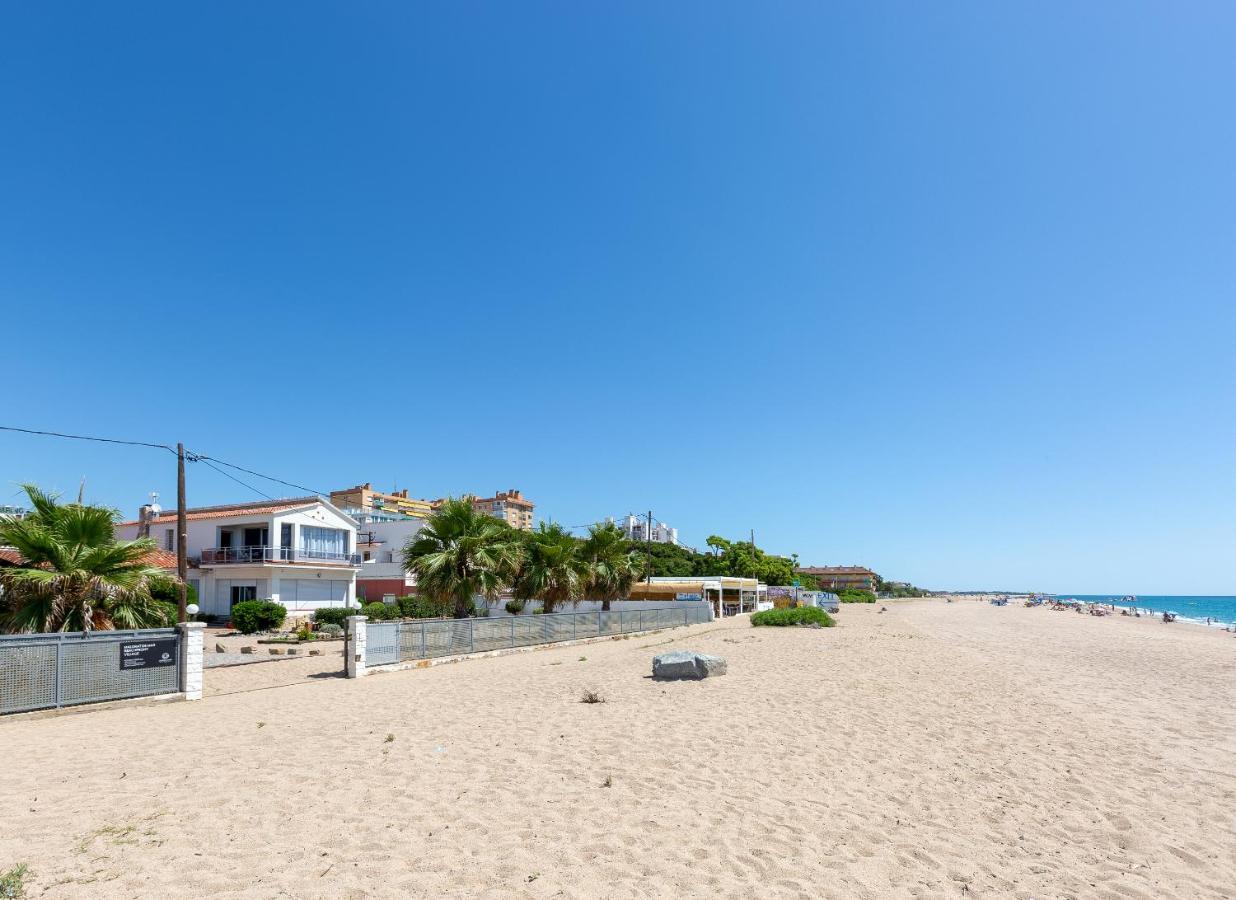 Malgrat De Mar Beachfront Village Exterior foto